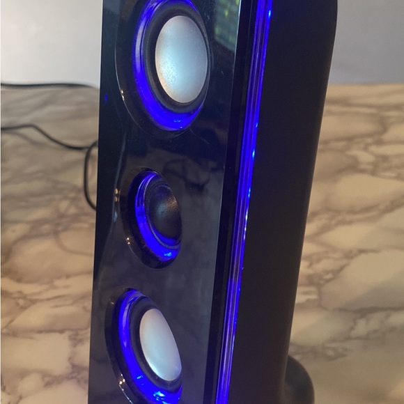 ILive Bluetooth Speaker System with two 9” speakers. - Picture 5 of 7